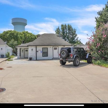 Cozy Private Suite 5 Min From Saint Francis Hospital And Woodland Hills Mall Tulsa Zewnętrze zdjęcie